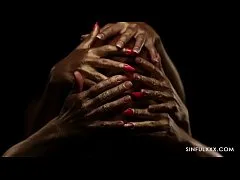 หนังโป๊ฝรั่ง นายแบบผิวสีสุดเท่ได้งานสบายนอนเฉยๆให้นางแบบเล่นเสียวจนน้ำแตกเต็มปาก