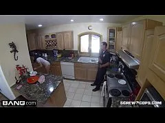 หนังโป๊ฝรั่ง สาวสวยสุดร่านเงียนหีไม่มีที่ลงเลยเรียกช่างทำบ้านมาแก้ขัดจัดกันในครัวสุดฟินจนน้ำแตกใส๋ปา