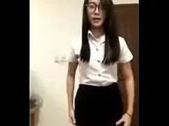 คลิปกลุ่มลับ น้องพู่กัน นักศึกษาสาวแว่นรับงานหาค่าเทอม หุ่นดีนมสวยโหนกหีขาวเนียนน่าเย็ดสุดๆ
