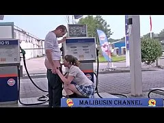 เดี๋ยวนี้ปั้มน้ำมัน มีบริการให้เย็ดหีด้วยหรอ อยากไปเติมเต็มถังแล้วจับเย็ดสดๆสัก2น้ำ