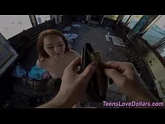 ซื้อเย็ดสาววัยรุ่นแปลหน้า พากันเดินไปที่รถไฟร้างแล้วจัดสดยืนซอยเสียวจนน้ำแตกแล้วแยกทาง