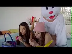 กระต่ายท่อนโต ทำเอาสองสางฟินรูหี ถึงกับแก้ผ้านอนแหกหีให้เย็ดรัวๆจนน้ำแตก โคตรเสียว