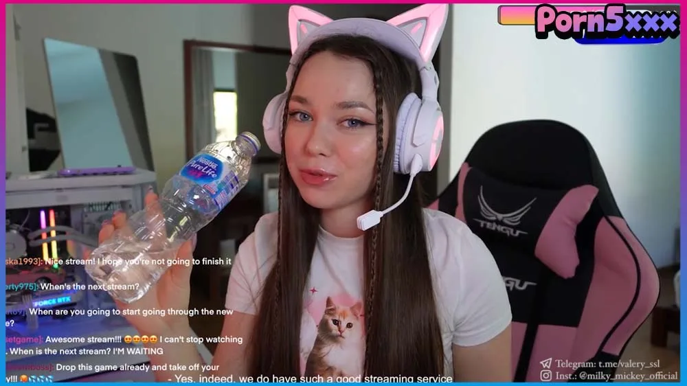 Naked streaming on Twitch Siena Sky